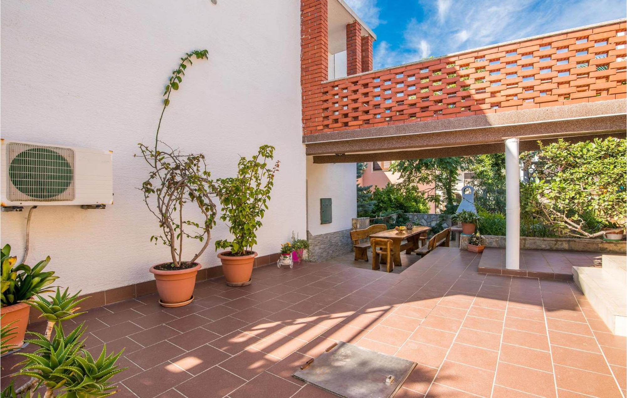 3 Bedroom Nice Apartment In Krk คิร์ก ภายนอก รูปภาพ