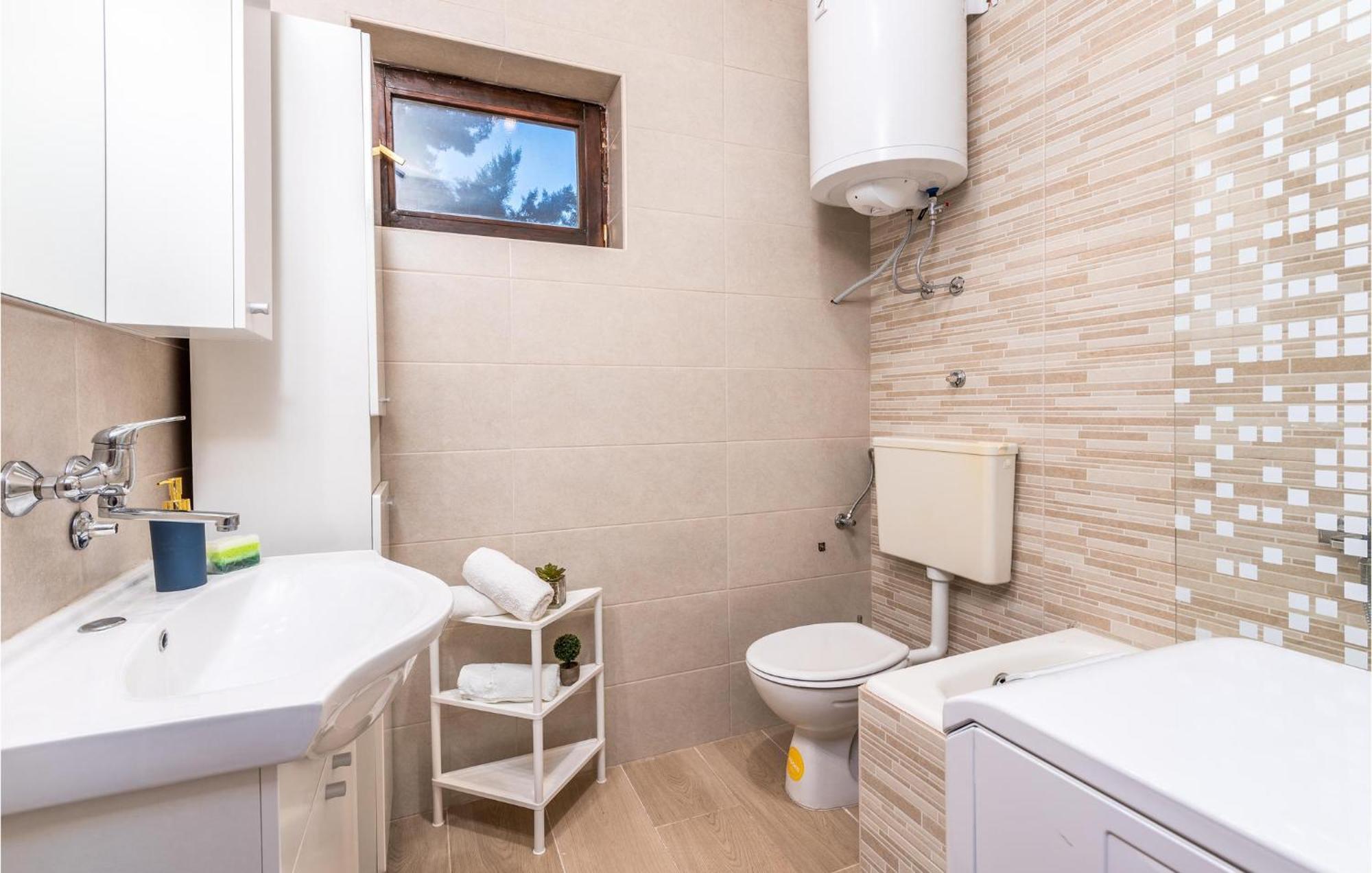 3 Bedroom Nice Apartment In Krk คิร์ก ภายนอก รูปภาพ